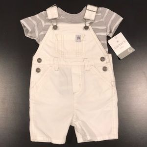 Carter’s overall shorts and tee